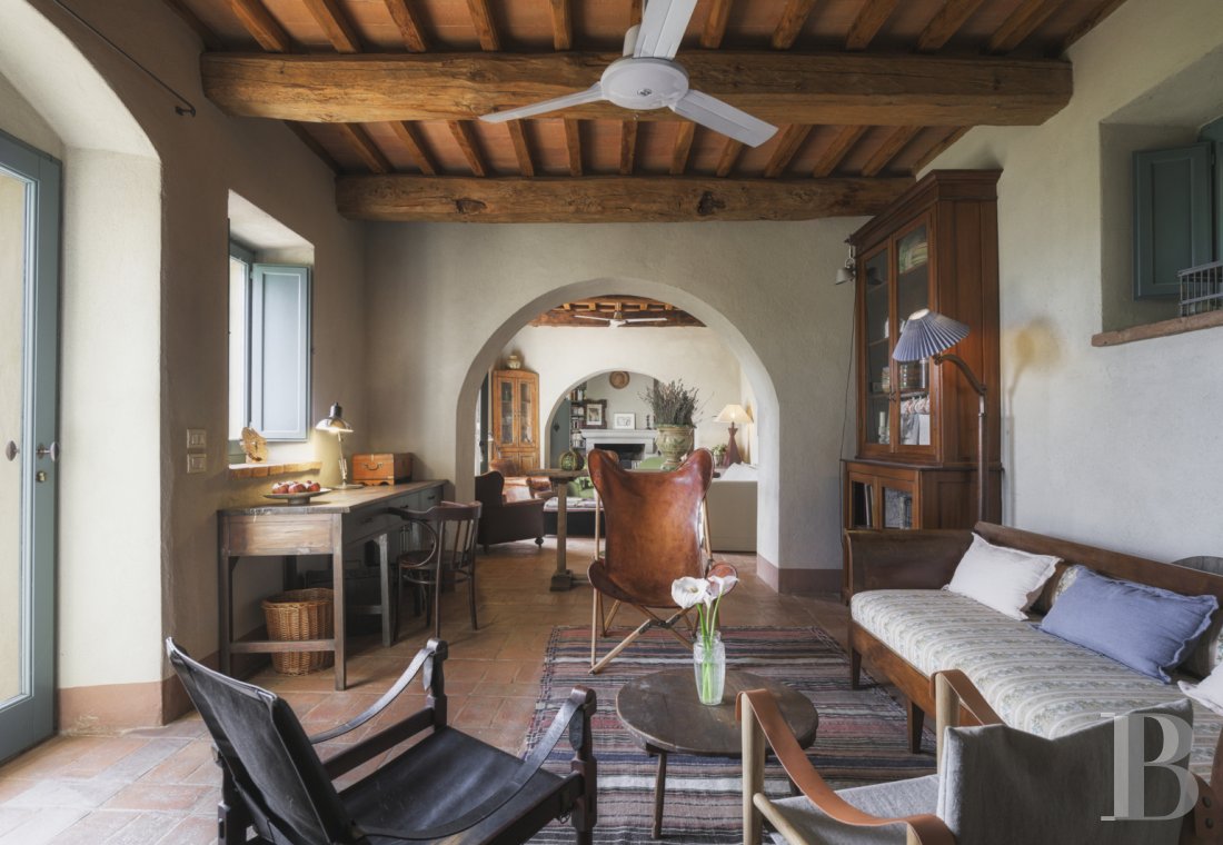 An old olive grove farmhouse restored to its former glory, overlooking the countryside in the Val d'Orcia in Tuscany - photo  n°11